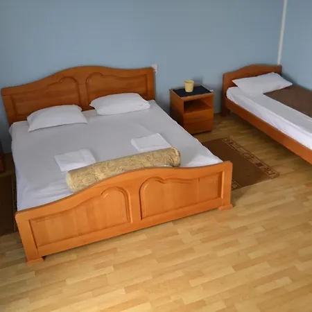 Ravni Gaj 3* Knic